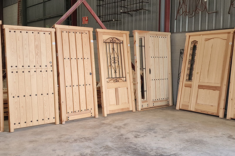 puertas nuevas de madera maciza