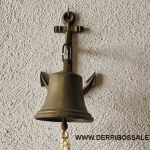 Campana de bronce. Completa y en perfecto estado.