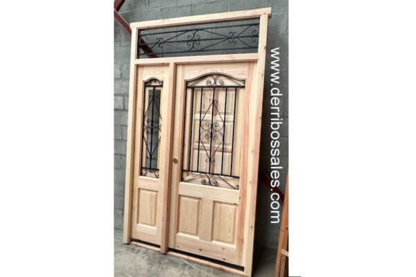 Puerta maciza, de calle, mod. Provenzal Reja Grande. Fabricadas a medida en 1 o 2 hojas,  1 o 2  fijos, con o sin contraventanas, con o sin montante. Se realizan por encargo. Posibilidad de fabricación de puertas de  madera de pino, mobila e iroko. Totalmente macizas. Precios sin competencia!!!