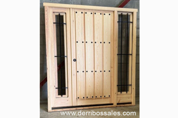 Puerta maciza, de calle, mod. Tabla Montada. Fabricadas a medida en 1 o 2 hojas,  1 o 2  fijos, con o sin contraventanas, con o sin montante. Se realizan por encargo. Posibilidad de fabricación de puertas de  madera de pino, mobila e iroko. Totalmente macizas. Precios sin competencia!!!